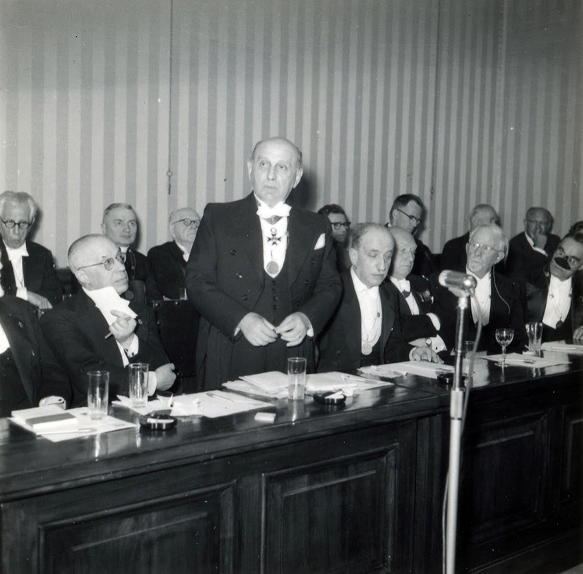 1957-20-May-Plenary-Session-N_13.jpg
