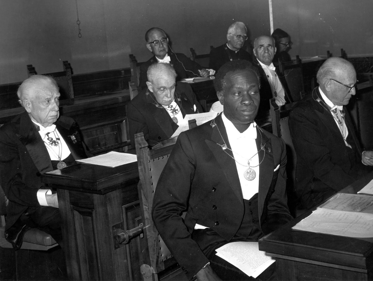 1975-17-19-April-Plenary-Session-23.jpg